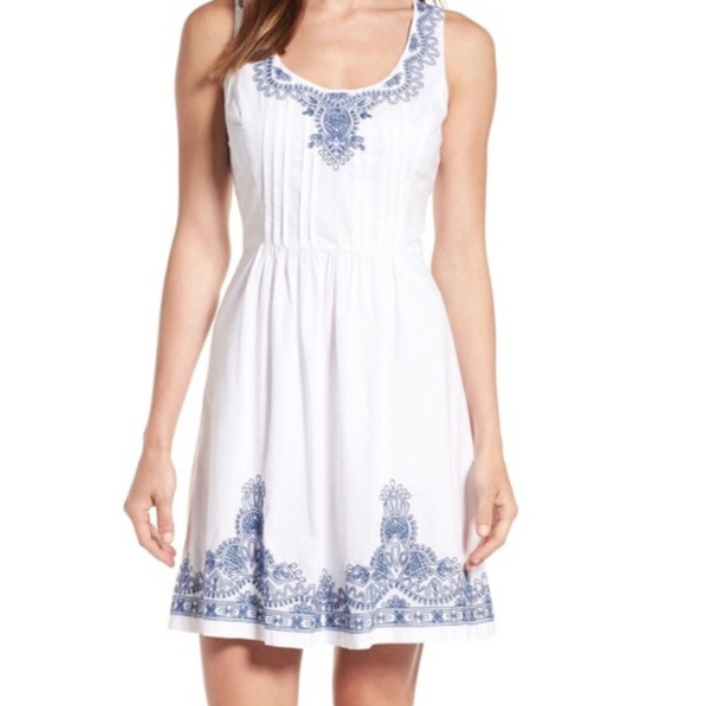 Vineyard Vines white and blue embroidered dress